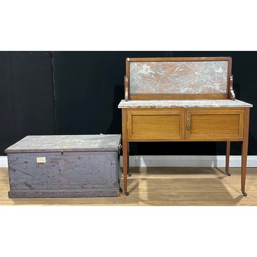 527 - An Edwardian mahogany marble top washstand, 115.5cm high, 107cm wide, 46cm deep; a pine blanket ches... 