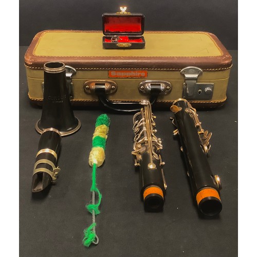 560 - Musical Instruments - a clarinet, cased