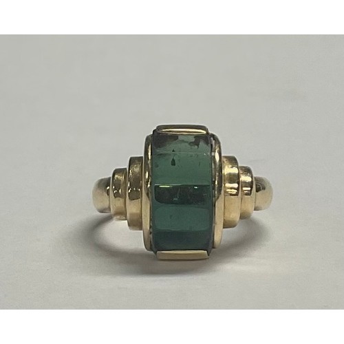 595 - A 9ct gold ring, Art Deco style, set with a green glass stone, size M, 5.5g