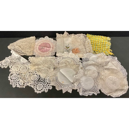 643 - A box of 21 pieces of lacework, etc