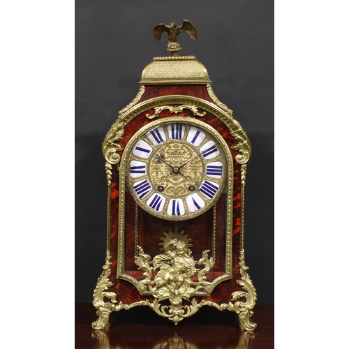 1559 - A Louis XIV Revival gilt metal mounted tortoiseshell table or bracket clock, 20cm gilt dial inscribe... 