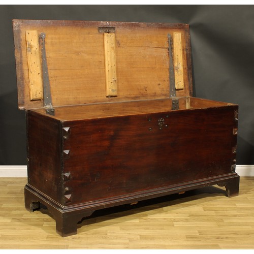 1350 - A substantial 18th century cherry blanket chest, hinged top, skirted base, bracket feet, 87cm high, ... 