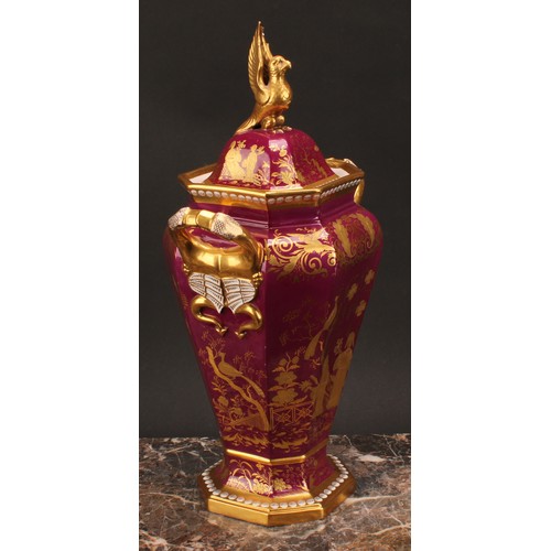 32 - A large Spode tapered octagonal vase, decorated in gilt in the Chinoiserie taste with Chinese figure... 