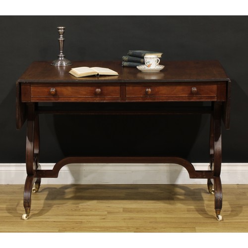 1490 - A 19th century Regency design mahogany sofa table, rounded rectangular top with reeded edge and fall... 