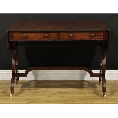 1490 - A 19th century Regency design mahogany sofa table, rounded rectangular top with reeded edge and fall... 