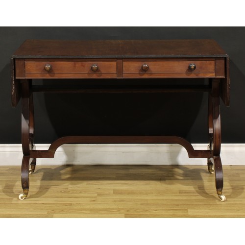 1490 - A 19th century Regency design mahogany sofa table, rounded rectangular top with reeded edge and fall... 