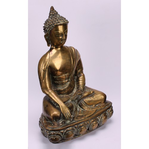 260 - Chinese/Tibetan School (19th century), a large bronze or copper alloy Buddha, seated in meditation, ... 