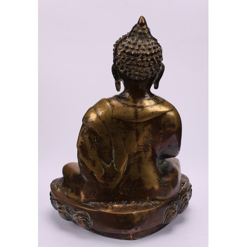 260 - Chinese/Tibetan School (19th century), a large bronze or copper alloy Buddha, seated in meditation, ... 