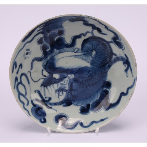 228 - A Chinese Yong Zheng period blue and white bowl, decorated with dragons in tones of underglaze blue,... 