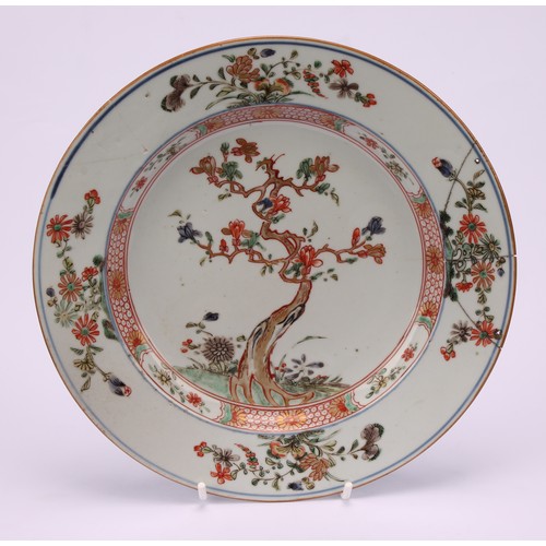 190 - A pair of Chinese famille verte porcelain plates, the central well painted with cherry blossom and b... 