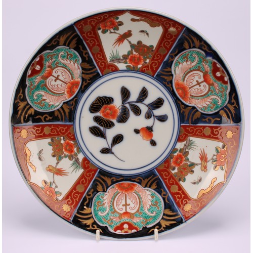 230 - A Japanese circular dish, decorated in the Imari palette, 31cm diameter, Meiji period