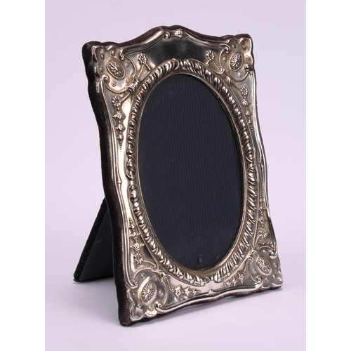 1304 - An Art Nouveau style silver easel photograph frame, 20cm high, 14cm wide, Birmingham c.2000