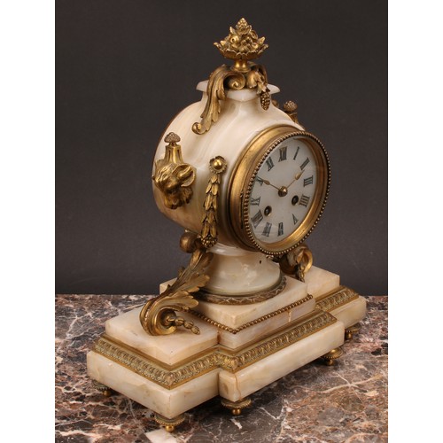 1214 - A 19th century French gilt metal mounted marble mantel clock, 9.5cm circular dial inscribed with Rom... 