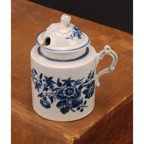 89 - A Worcester Three Flowers pattern cylindrical wet mustard pot and cover, in underglaze blue, flower ... 