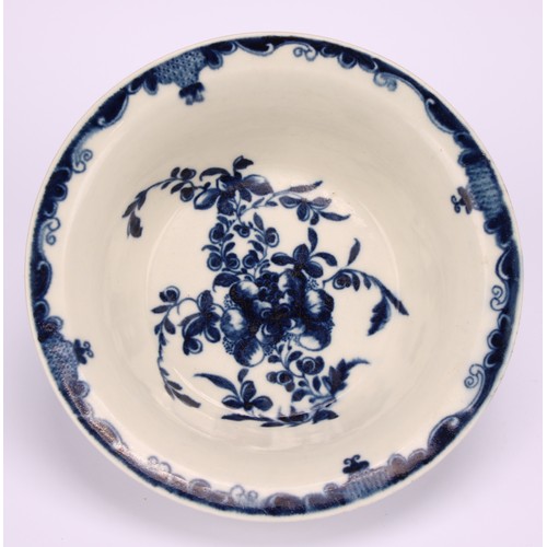 59 - A rare Worcester Mansfield pattern circular patty pan, decorated in underglaze blue with flowers and... 