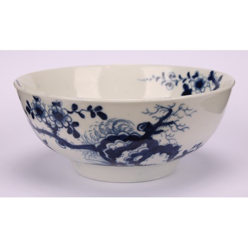 85 - A Worcester Prunus Root pattern circular bowl, printed in underglaze blue with scrolling prunus bran... 