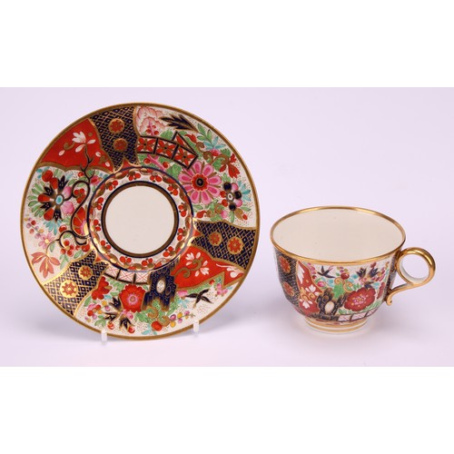 52 - A Flight Barr and Barr Worcester Imari style saucer, decorated in polychrome and gilt with fence, fl... 