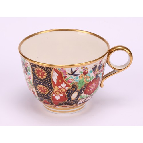 52 - A Flight Barr and Barr Worcester Imari style saucer, decorated in polychrome and gilt with fence, fl... 