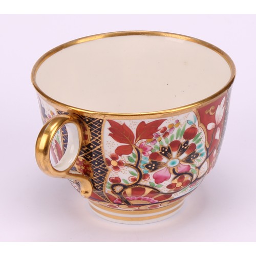 52 - A Flight Barr and Barr Worcester Imari style saucer, decorated in polychrome and gilt with fence, fl... 