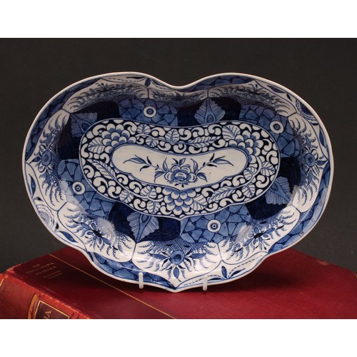 81 - A Worcester Kang Hsi Lotus pattern heart shaped dish, decorated in underglaze blue with flowers and ... 