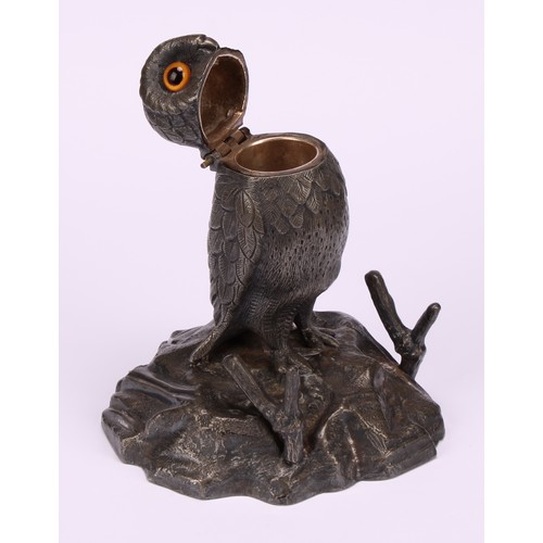 1909 - An early 20th century electro-plated novelty inkwell, as an owl, hinged cover, 13cm high, c.1900