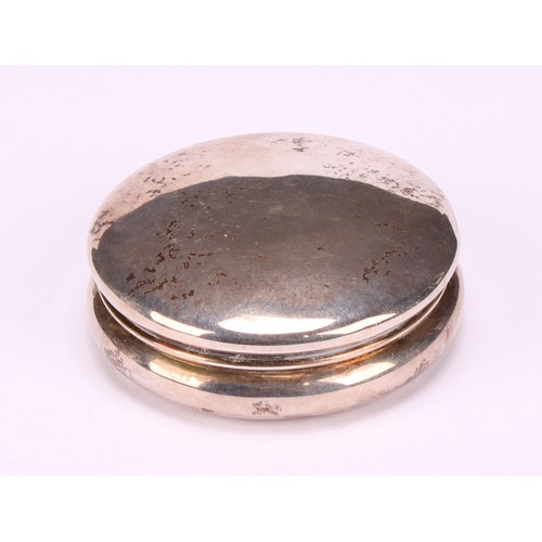 659 - A George V silver circular snuff box and cover, 6cm, Birmingham 1911, 31g; a silver plated folding h... 