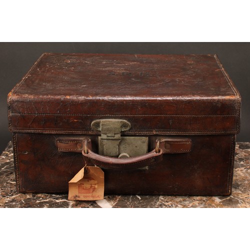 1916 - An early 20th century leather travel case, tooled and gilt interior, Chubb’s Detector lock, 19.5cm h... 