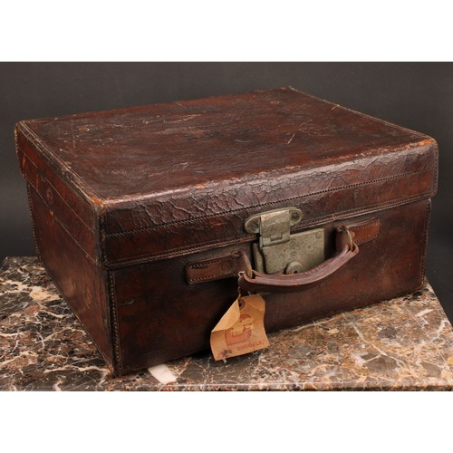 1916 - An early 20th century leather travel case, tooled and gilt interior, Chubb’s Detector lock, 19.5cm h... 