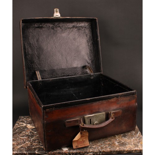 1916 - An early 20th century leather travel case, tooled and gilt interior, Chubb’s Detector lock, 19.5cm h... 