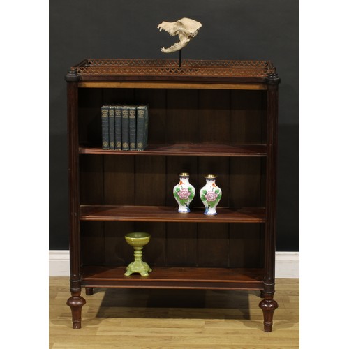 1317 - A 19th century Anglo-Chinese room centre double-sided library bookcase, wavy gallery pierced with al... 