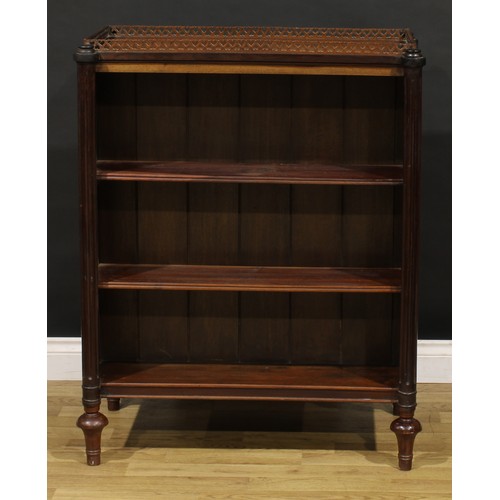 1317 - A 19th century Anglo-Chinese room centre double-sided library bookcase, wavy gallery pierced with al... 