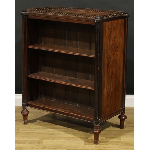 1317 - A 19th century Anglo-Chinese room centre double-sided library bookcase, wavy gallery pierced with al... 