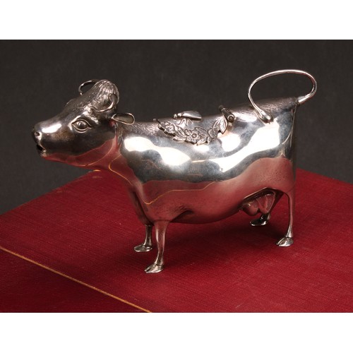 651 - A George III style silver cow creamer, in the manner of John Schuppe, hinged cover, 15cm long, Willi... 