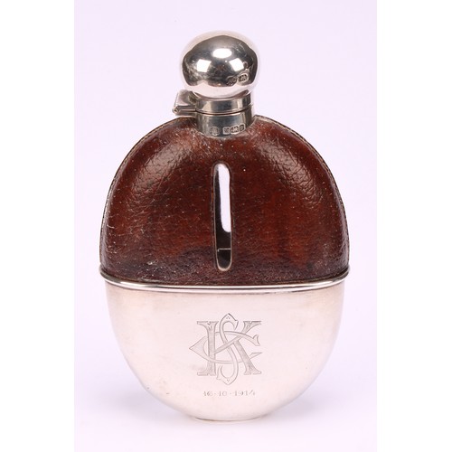 661 - A George V silver mounted leather-clad hip flask, hinged domed bayonet cover, stirrup cup to base, 1... 