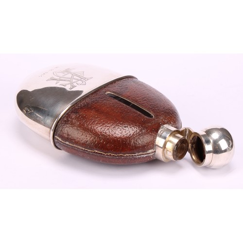 661 - A George V silver mounted leather-clad hip flask, hinged domed bayonet cover, stirrup cup to base, 1... 