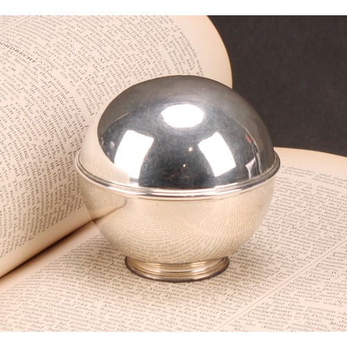 638 - A George III silver globular soap box, quite plain, William Parker, London 1819, 120g