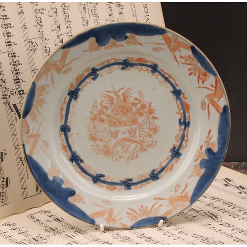 270 - An 18th century Chinese armorial plate, painted in tones of iron red and blue, 22cm diameter, c.1770