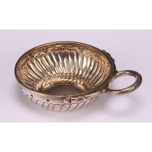 618 - A French silver fluted circular wine taster, serpent loop handle, 7.5cm diam, 19th century, 66g