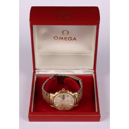 926 - An Omega Constellation Chronometer gold plated wristwatch, circular pale champagne dial, baton marke... 