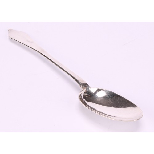 539 - An early 18th century silver Dog Nose pattern spoon, rat tail bowl, 16cm long, marks worn, S**, c.17... 