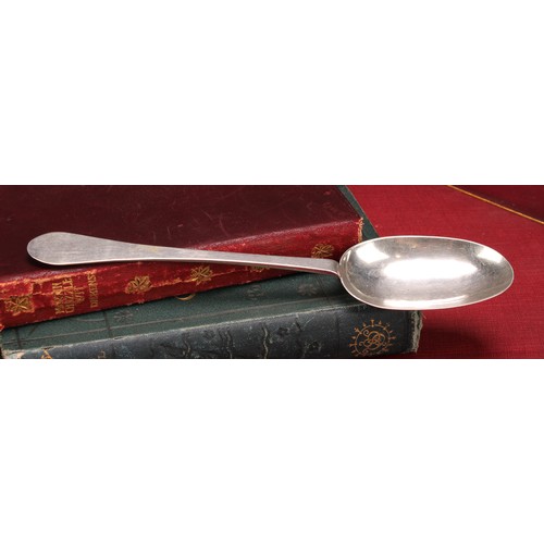 540 - An early 18th century silver Dog Nose pattern spoon, rat tail bowl, 19cm long, maker RP, c.1710