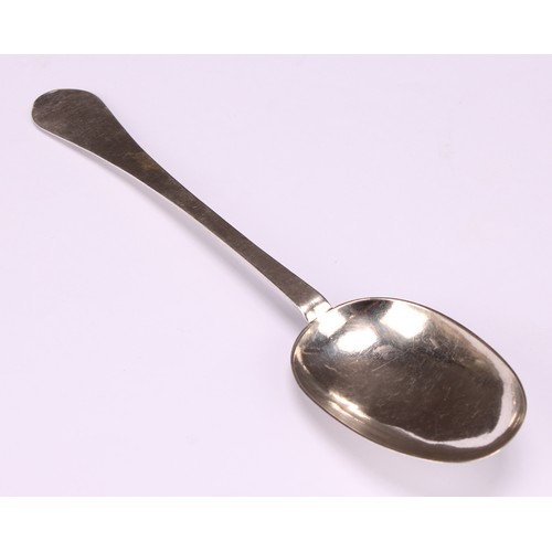 540 - An early 18th century silver Dog Nose pattern spoon, rat tail bowl, 19cm long, maker RP, c.1710