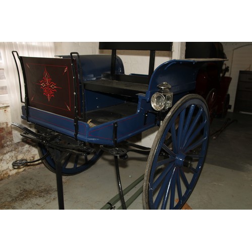 1475 - A late Victorian/Edwardian horse drawn estate managers cart, two side lamps, fall front compartment ... 