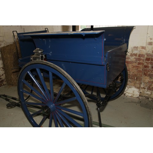 1475 - A late Victorian/Edwardian horse drawn estate managers cart, two side lamps, fall front compartment ... 