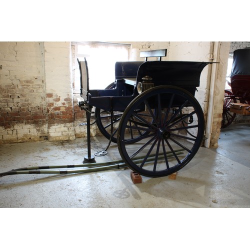 1475 - A late Victorian/Edwardian horse drawn estate managers cart, two side lamps, fall front compartment ... 