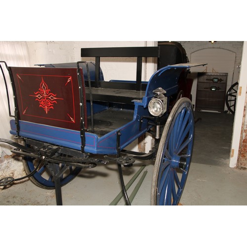 1475 - A late Victorian/Edwardian horse drawn estate managers cart, two side lamps, fall front compartment ... 