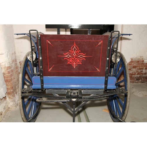 1475 - A late Victorian/Edwardian horse drawn estate managers cart, two side lamps, fall front compartment ... 