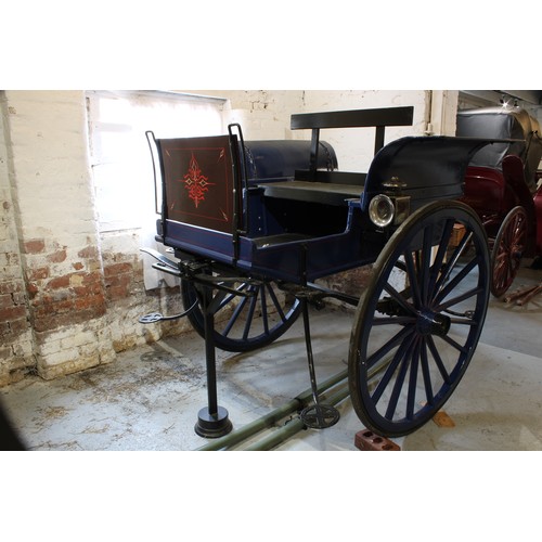 1475 - A late Victorian/Edwardian horse drawn estate managers cart, two side lamps, fall front compartment ... 