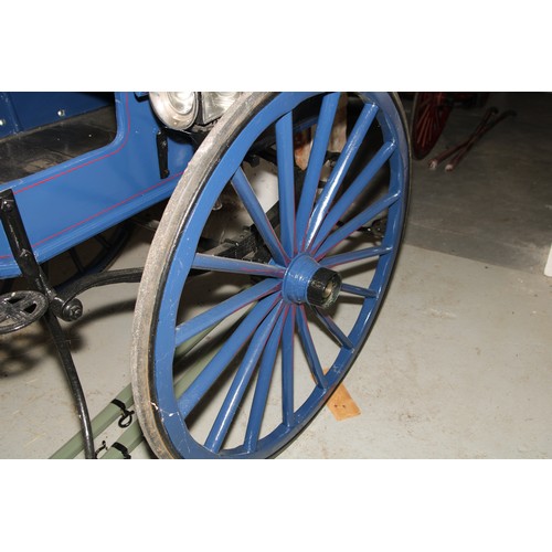 1475 - A late Victorian/Edwardian horse drawn estate managers cart, two side lamps, fall front compartment ... 