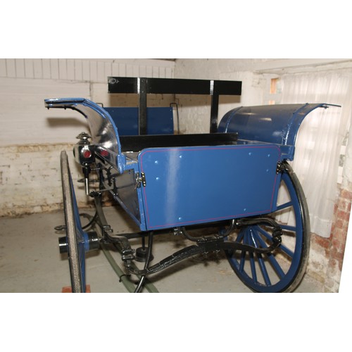 1475 - A late Victorian/Edwardian horse drawn estate managers cart, two side lamps, fall front compartment ... 